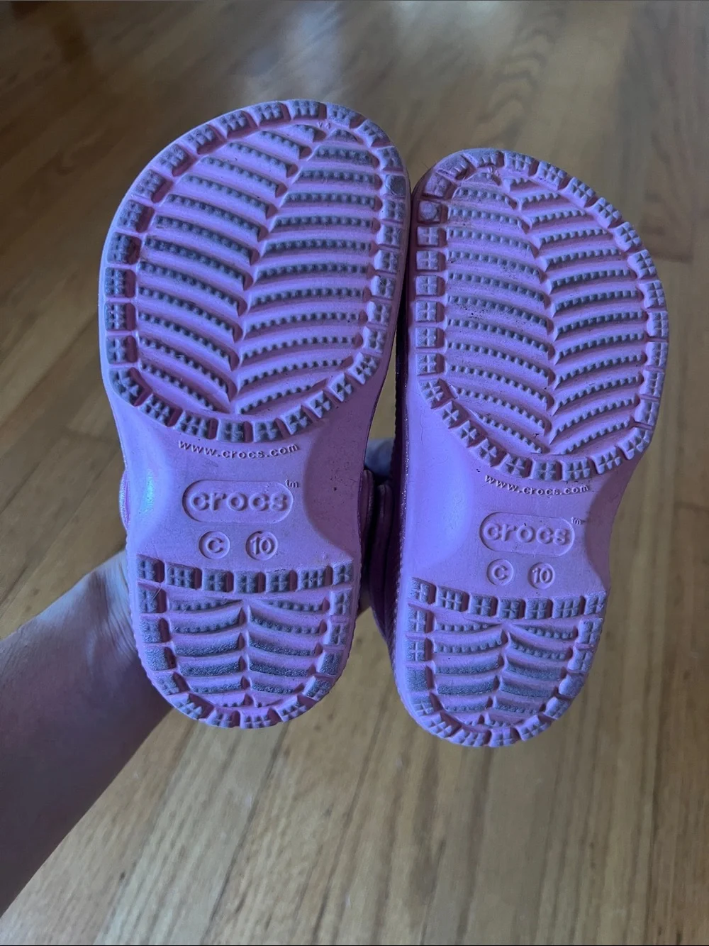 CROCS Kids Classic Glitter Clogs in pink glitter